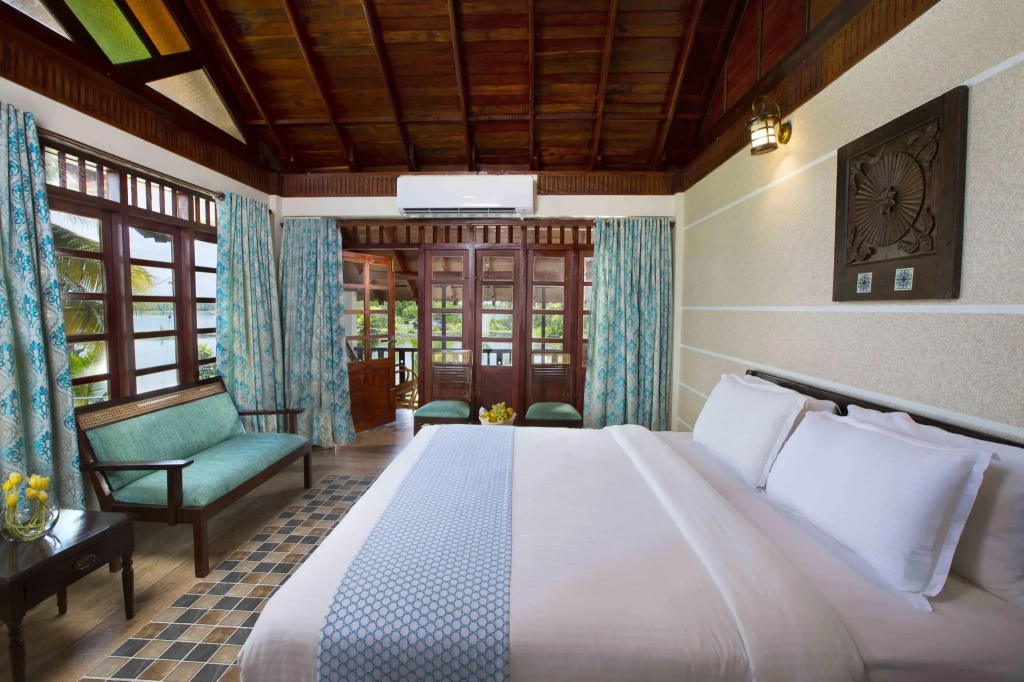 Standard room with lake view
