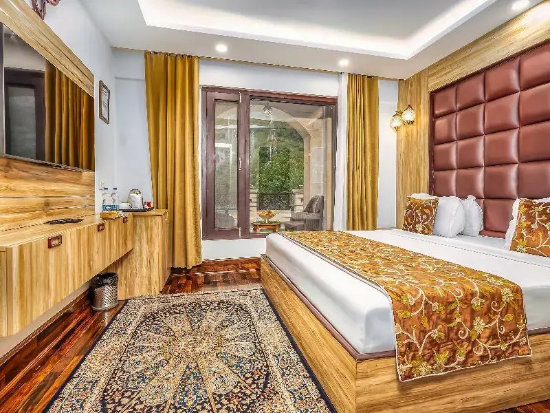 Deluxe Double room with garden view (full double bed)