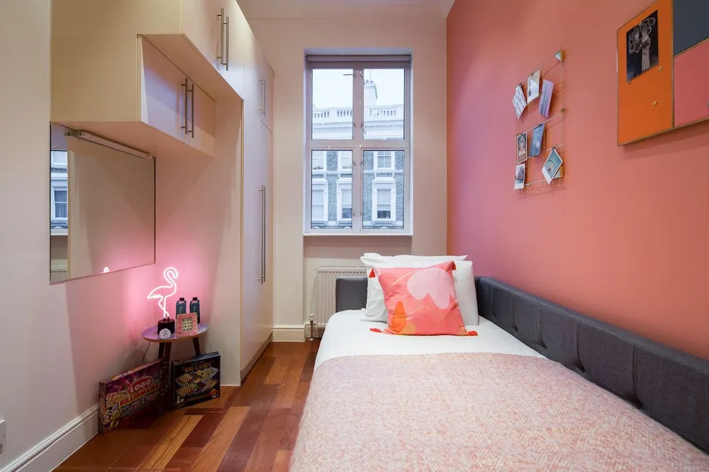 The Kensington Palace Retreat - Modern 2BDR Flat