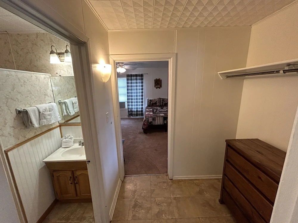 2 Bedrooms Standard Family room with lake view