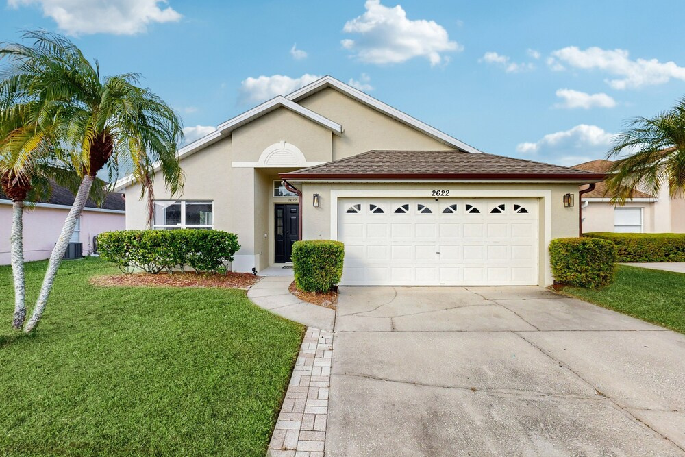Bright 3BR Pool Home With Screened Lanai, Jacuzzi & Near Disney Parks