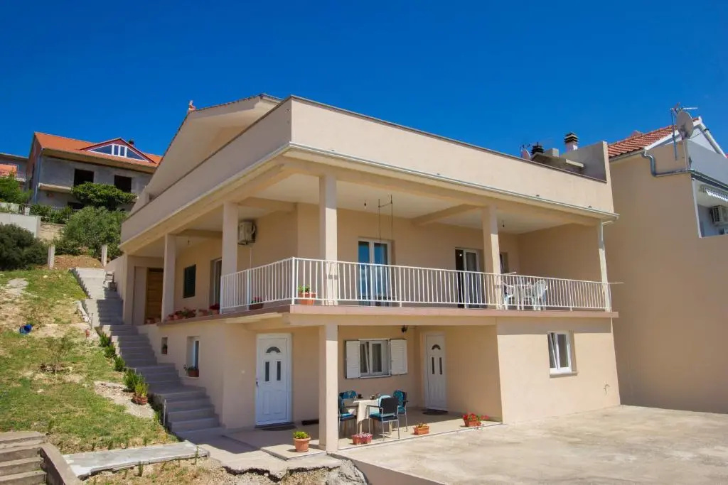 Bulat Sea View Apartments