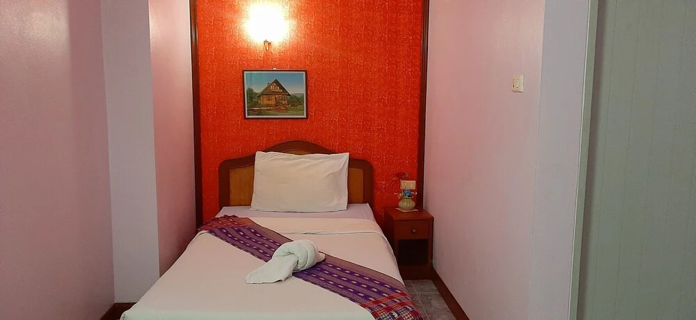 Трёхместный семейный номер Standard односпальная кровать в Thepparat Lodge Krabi