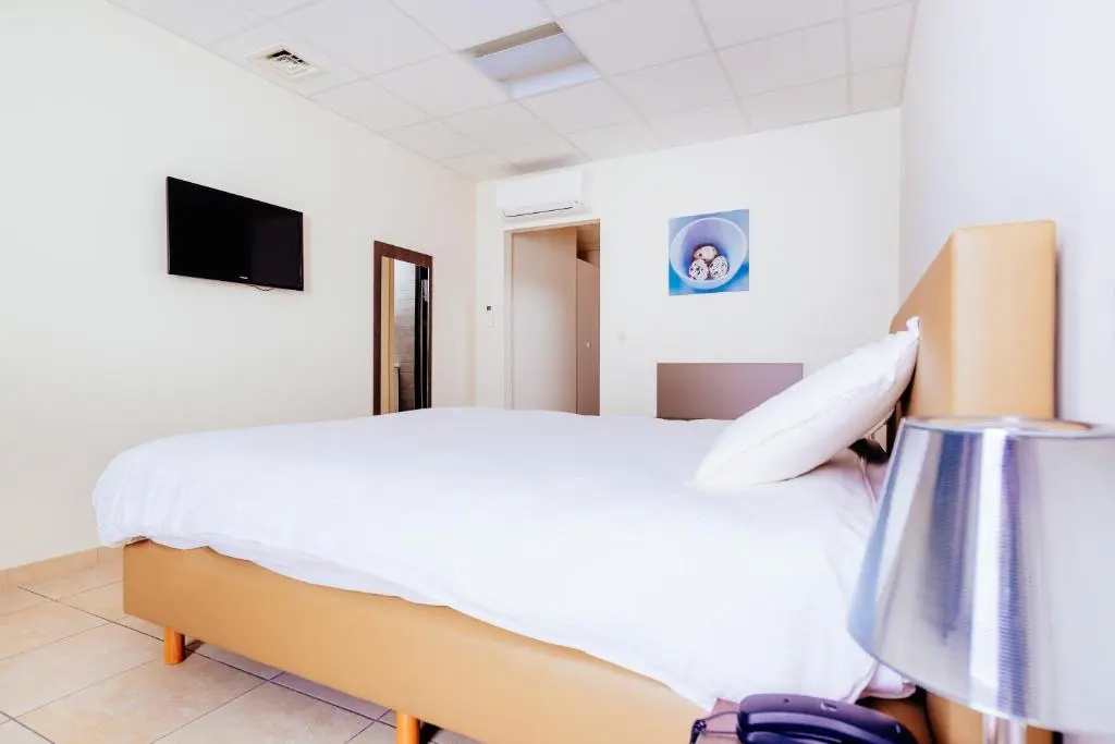 Premium Double room (full double bed)