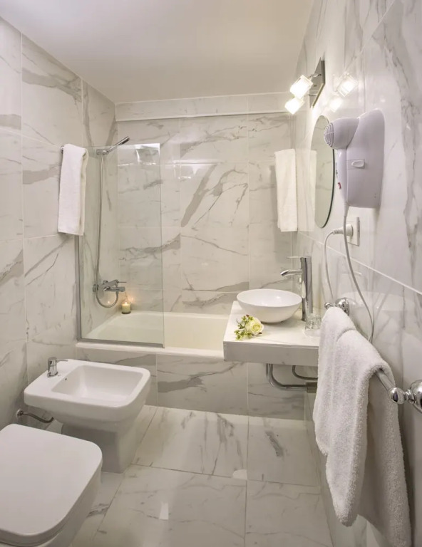 Номер Superior в Waldorf Hotel