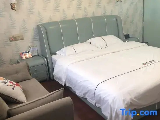Deluxe Double room (full double bed)