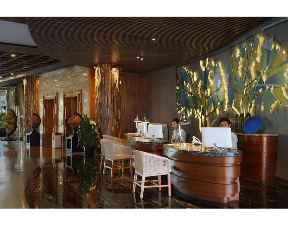 Lobby & Reception
