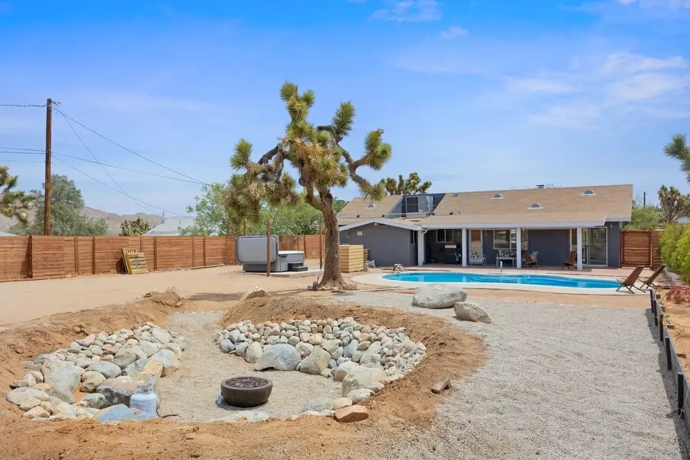 Nuevo Sol - In Ground Pool, Hot Tub, Fire Pit + Bbq 3 Bedroom Home by RedAwning