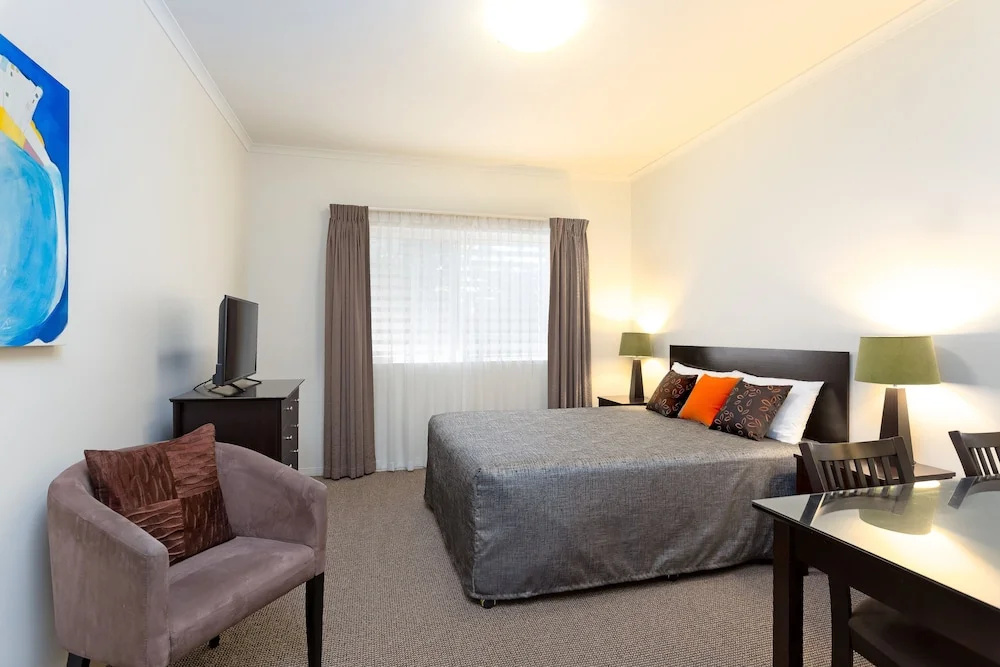 Deluxe Double room (full double bed)