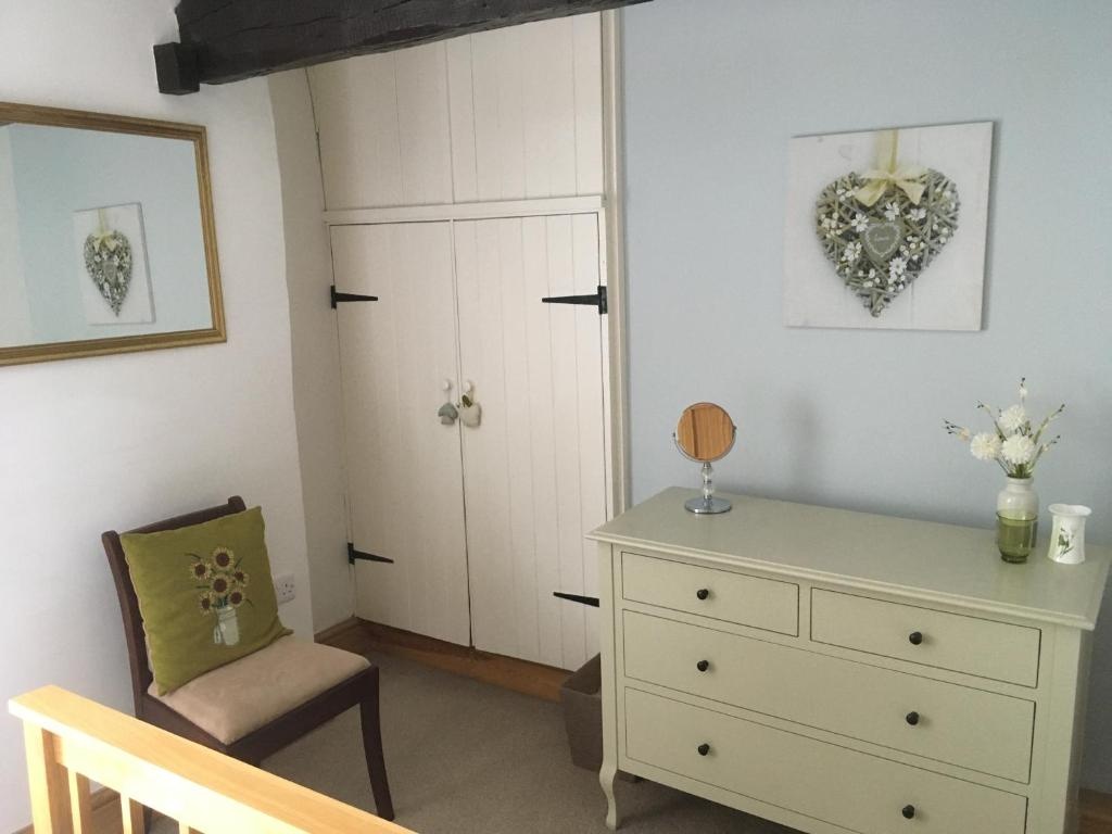 200 Year Old Gardener's Cottage, Mid Wales
