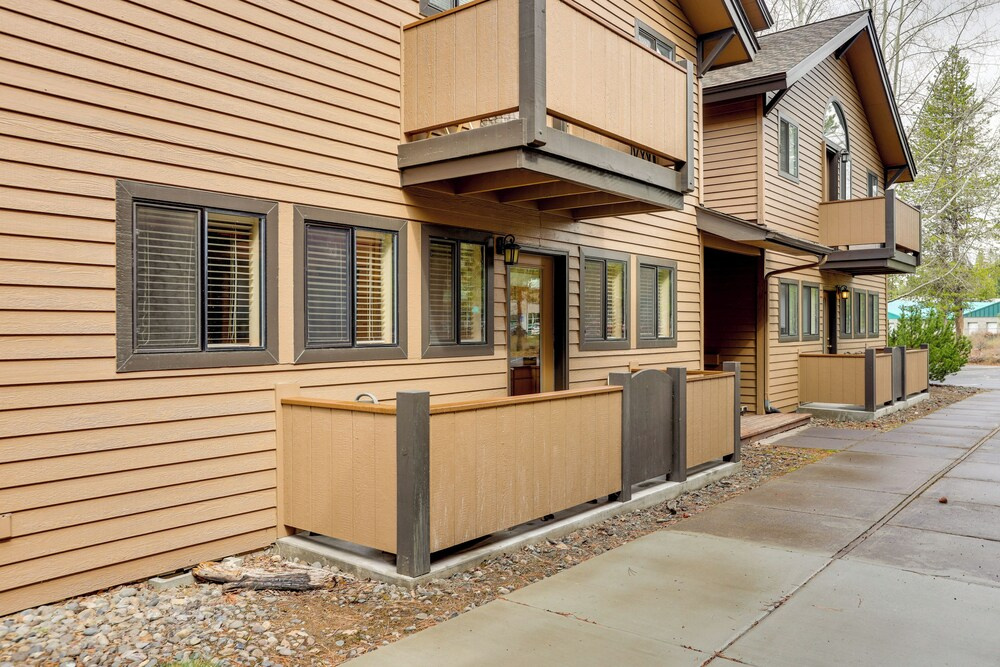 Sunriver Vacation Rental w/ Community Hot Tub!