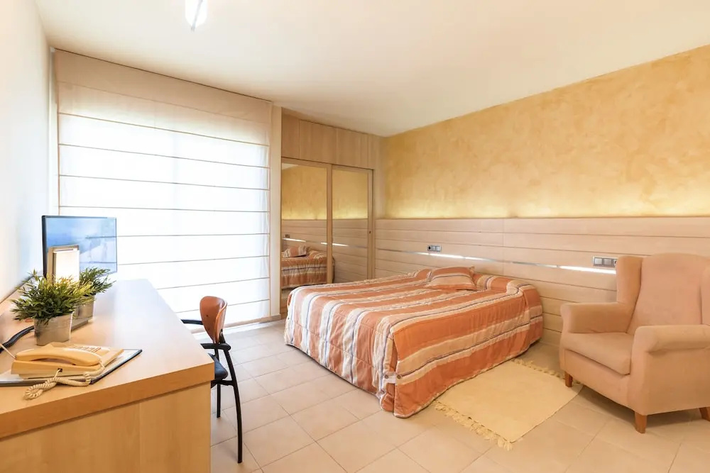 Standard Double room with balcony (full double bed)