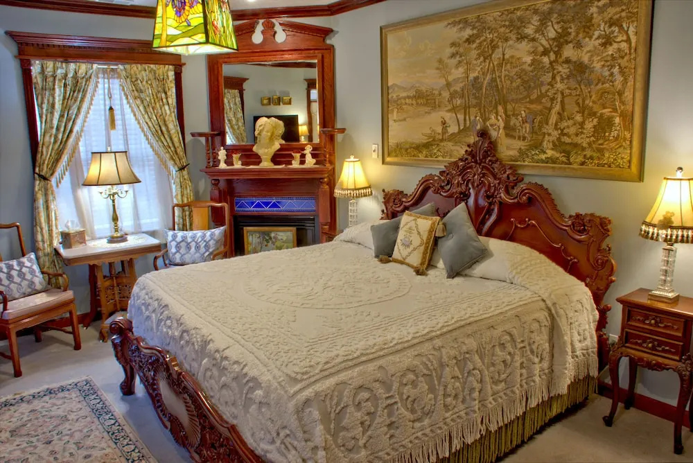 Standard Double room with balcony (full double bed)