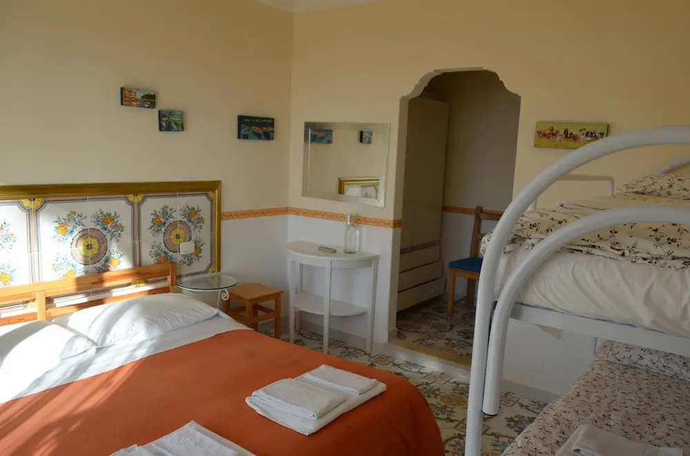 1 Bedroom Standard Quadruple Family room with ocean view