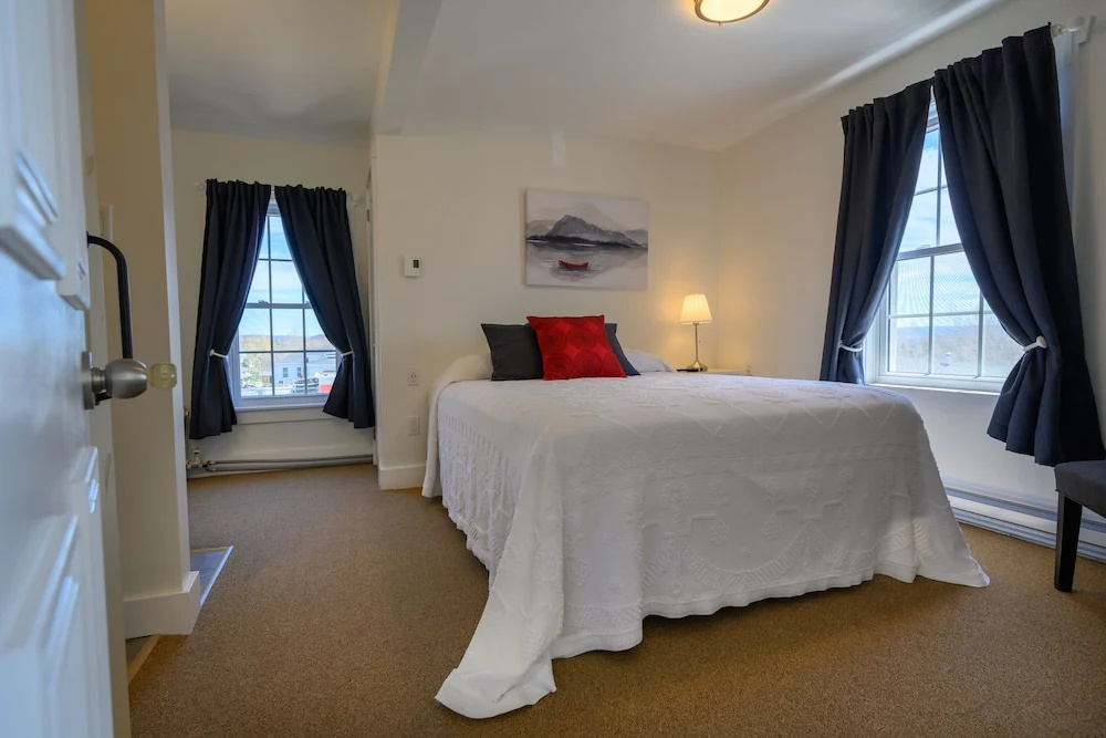 Standard Double room with partial sea view (full double bed)