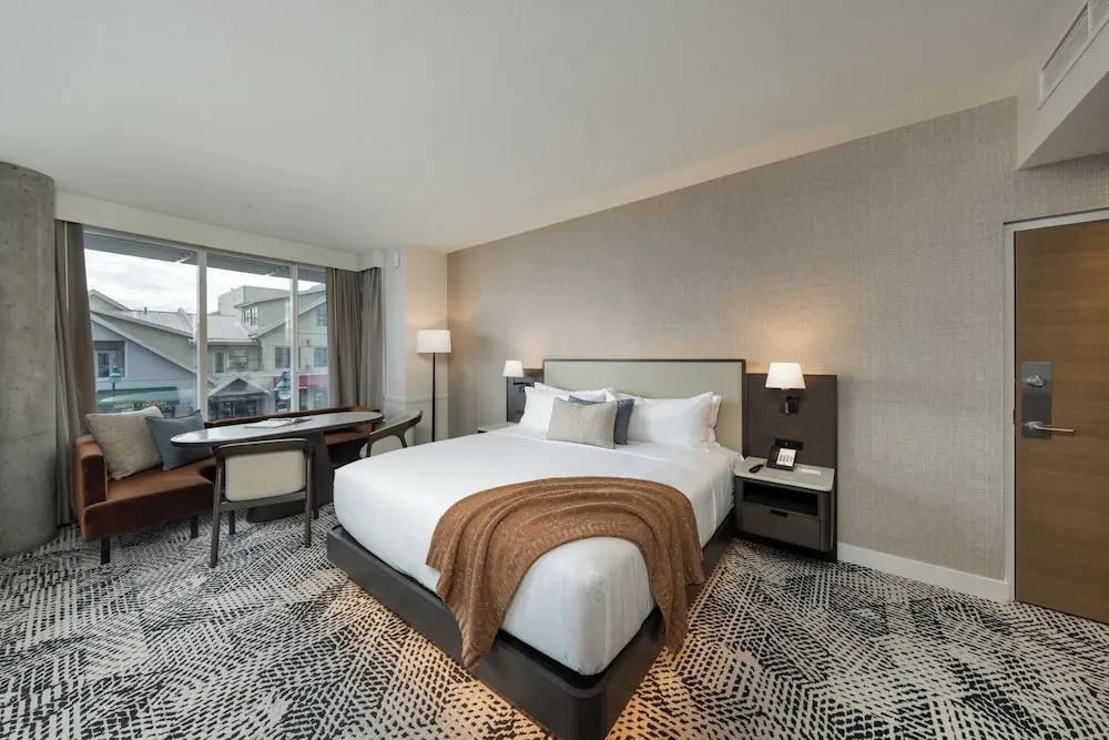 Suite with balcony