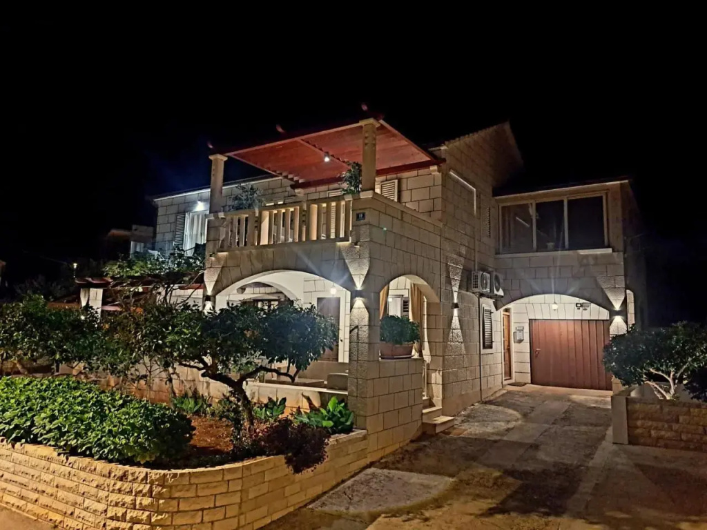 Apartments4You Supetar