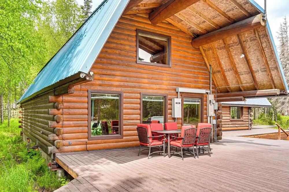 Roomy Log Cabin w/ Hot Tub, Walk to Kenai River!