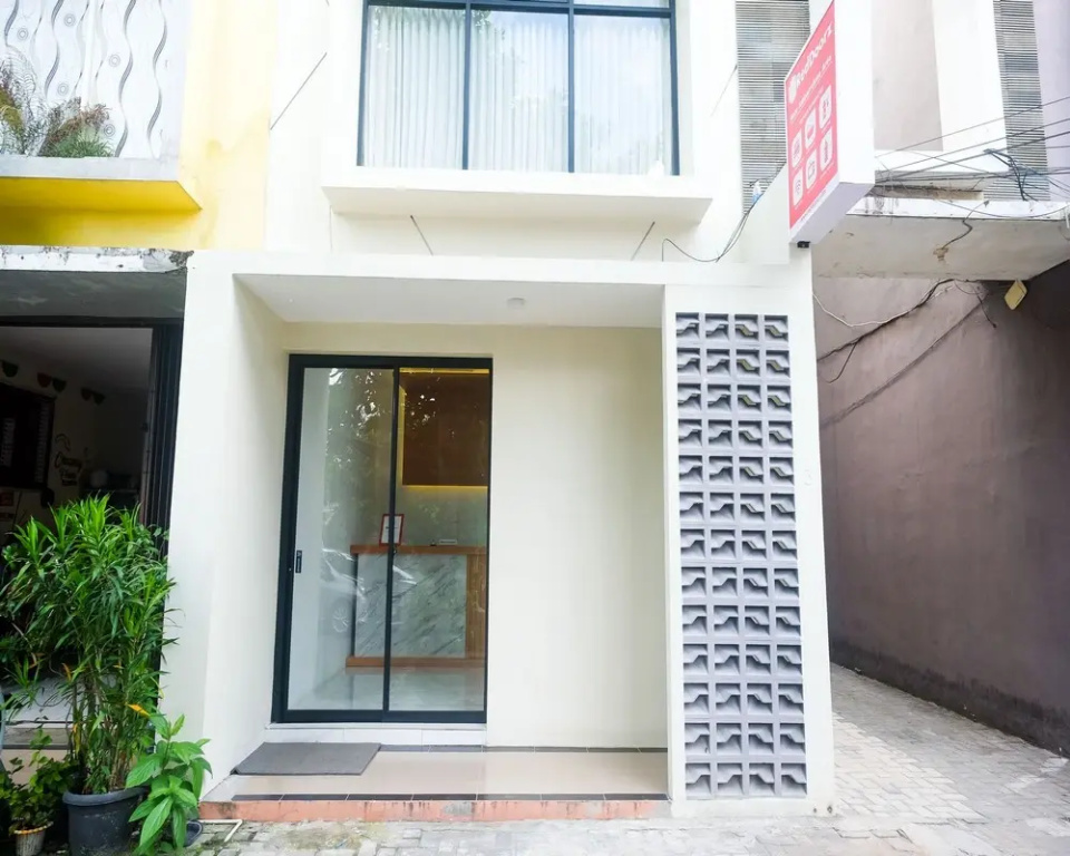 RedDoorz Near Ambarrukmo Area