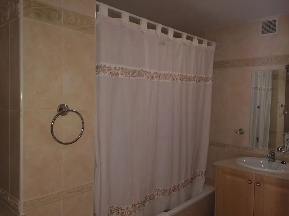 Marbella Beach Resort at Club Playa Real - Chambres