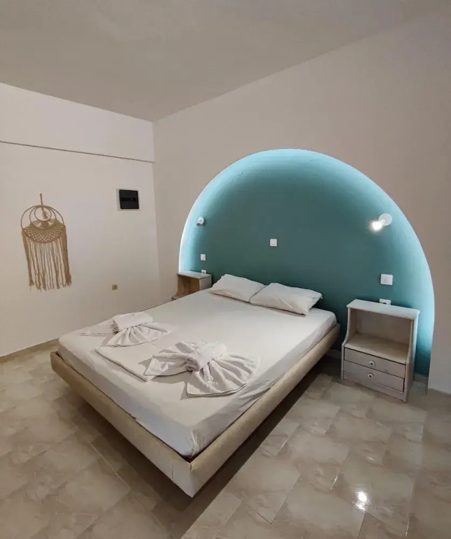 Deluxe Double room with balcony (full double bed)