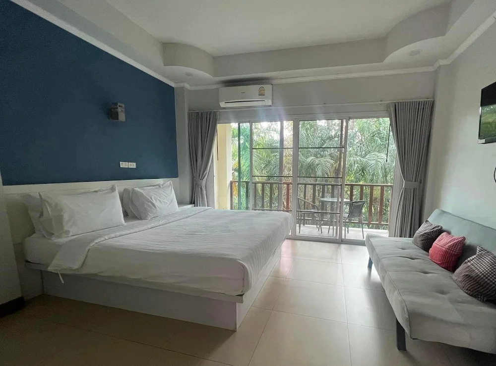 Номер Deluxe с балконом в Green Hill Resort