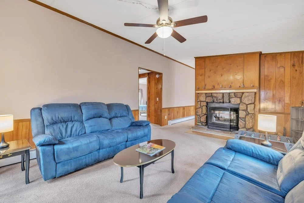 Pocono Family Home With Lake Access & Fire Pit! Pet Friendly! 3 Bedroom Cabin by Redawning