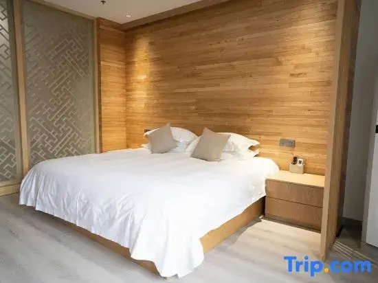Deluxe Double Suite (full double bed)
