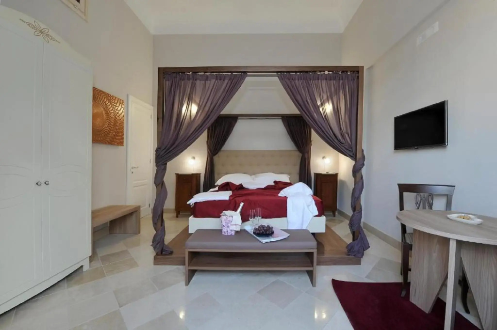 Standard Double room (full double bed)