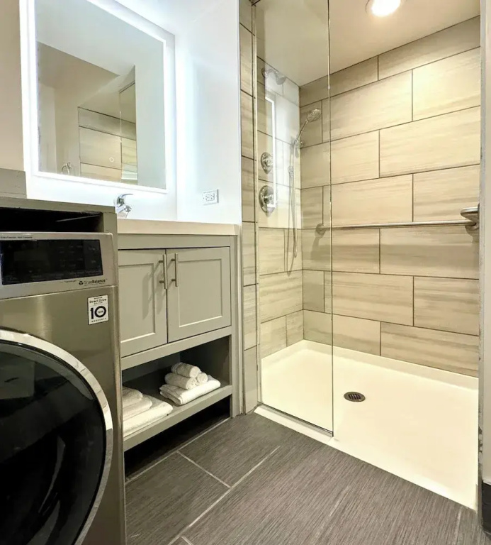 1 Bedroom Deluxe Suite with city view