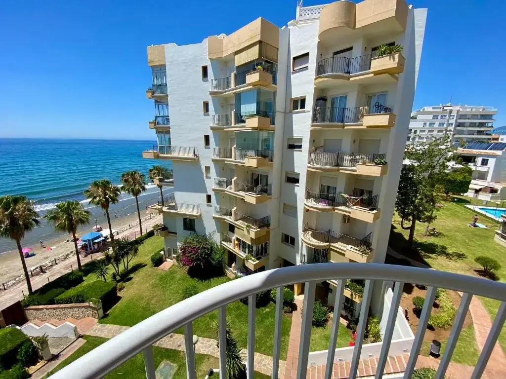 Apartment Overlooking the Beach