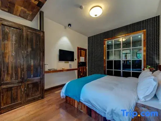 Standard Triple Family room