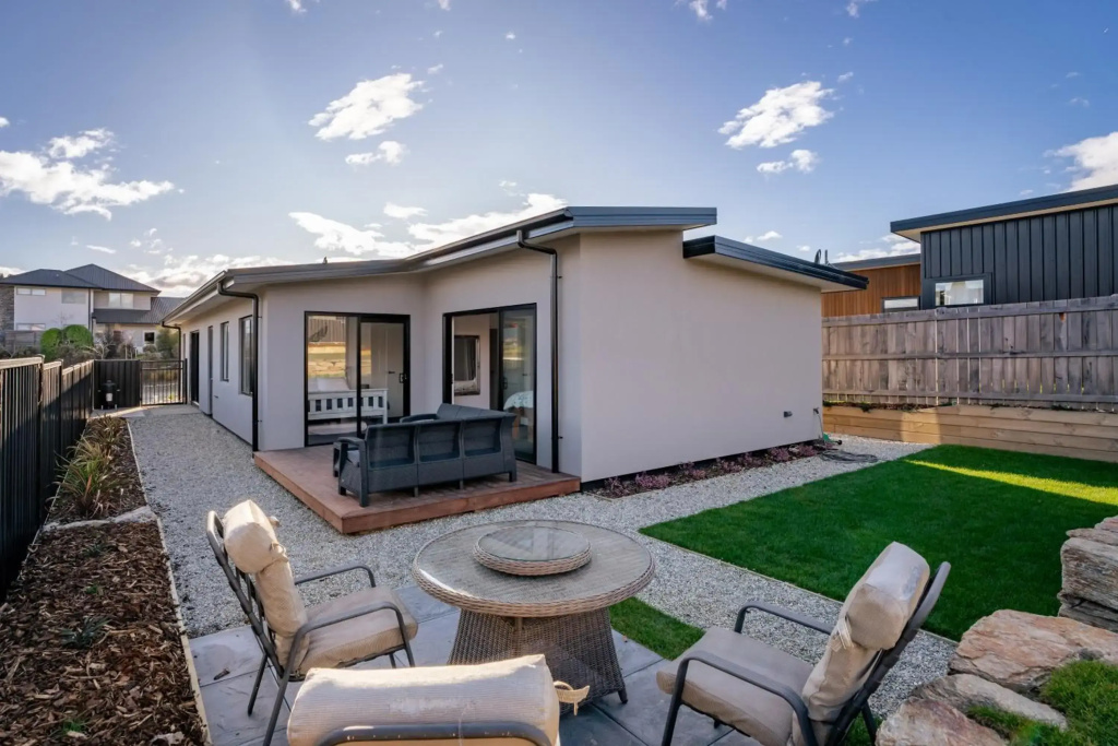 Paradise Point - Wānaka Holiday Home