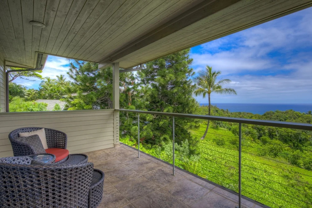 Mauna Pua - A 7 bedroom Kauai Vacation Rental Home by RedAwning