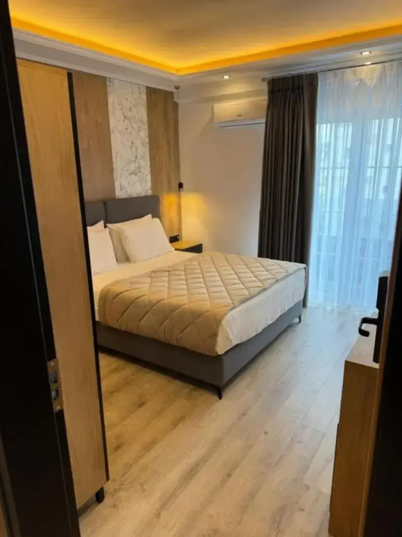 Classic Double room with balcony (full double bed)
