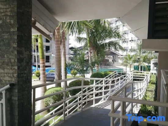 Condo Azur Suites A731 Amani, 5mins Airport, Netflix, Stylish, Cozy Luxurious Swimming Pool