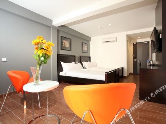 Crossroads Hotel