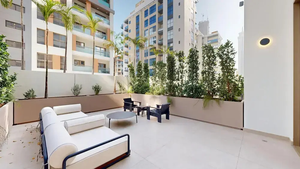Superior Double Studio with city view (full double bed)