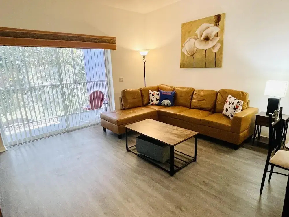 Huge Screened Patio That Overlooks Lake Buck, Near Famous Attractions!!