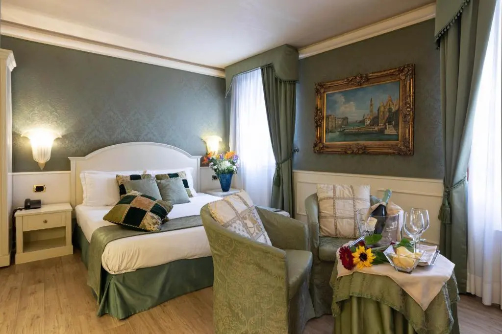 Deluxe Double room (full double bed)