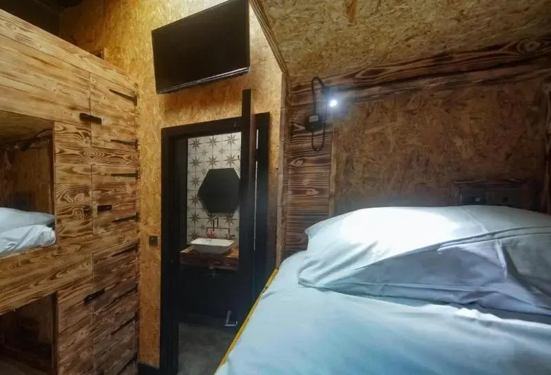 1 Bedroom Standard Quadruple Family room