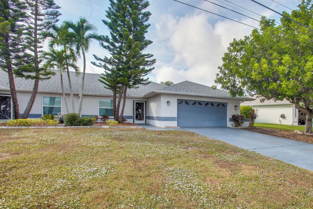 Fishing Dock & Pool: Waterfront Cape Coral Retreat
