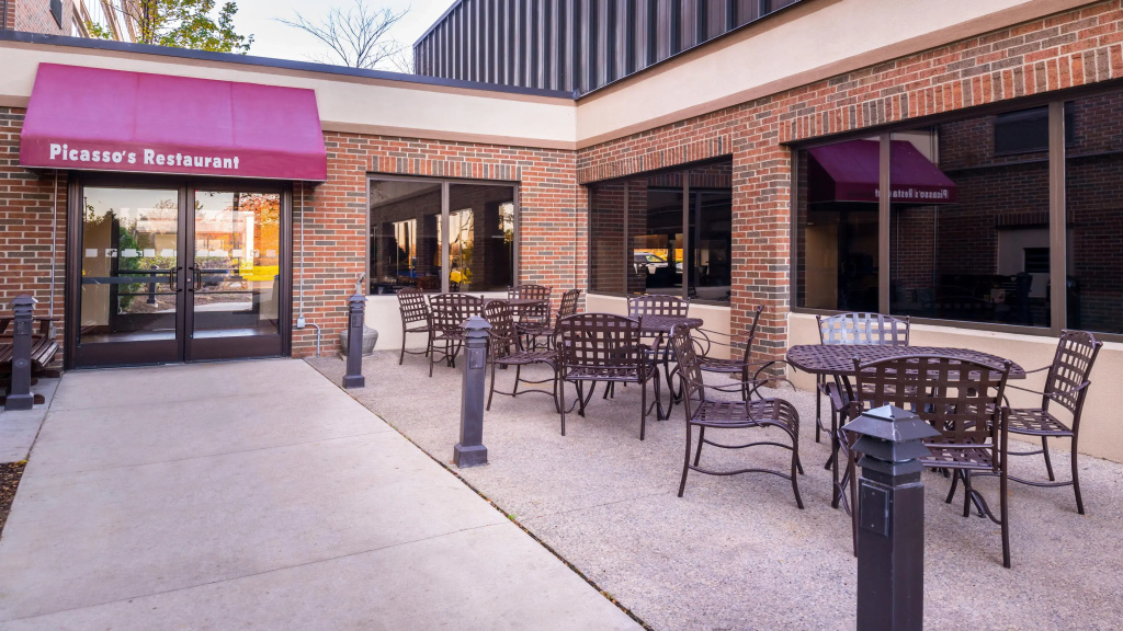 Holiday Inn Hotel & Suites Warren by IHG - фото 1