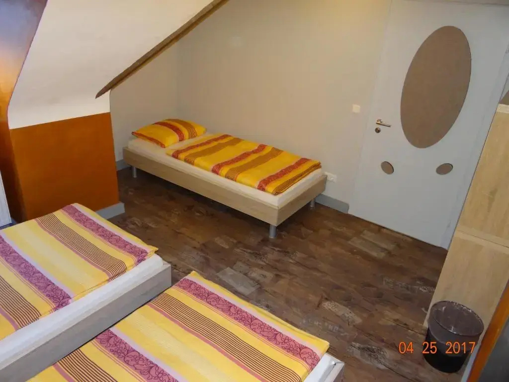 Economy Triple room