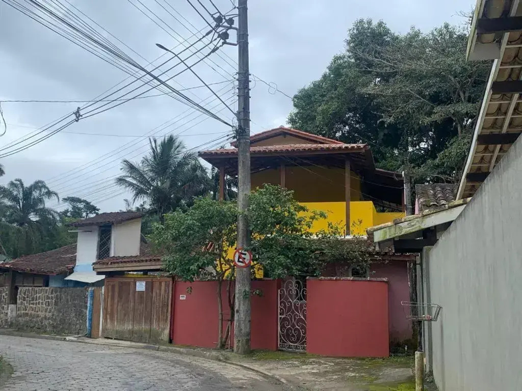 Apartamento com cachoeira no quintal