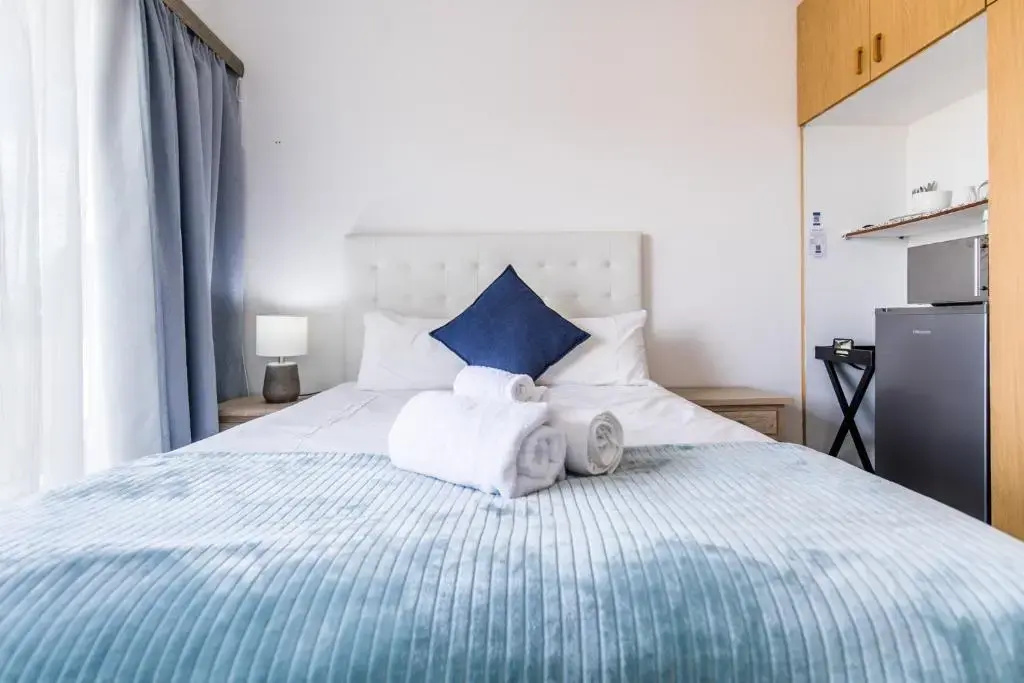 Deluxe Double room (full double bed)