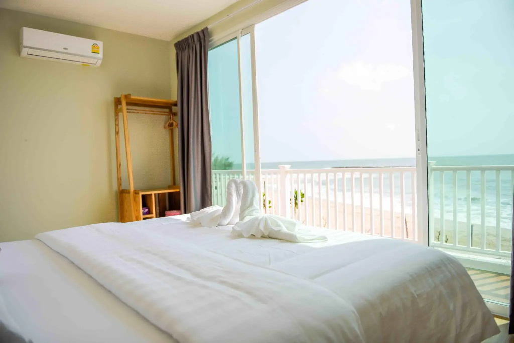 4 Bedrooms Standard Family room