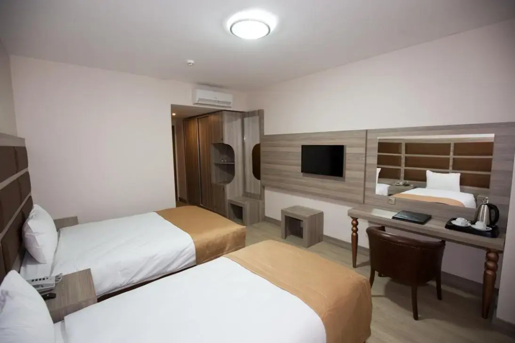 Deluxe Double room (full double bed)