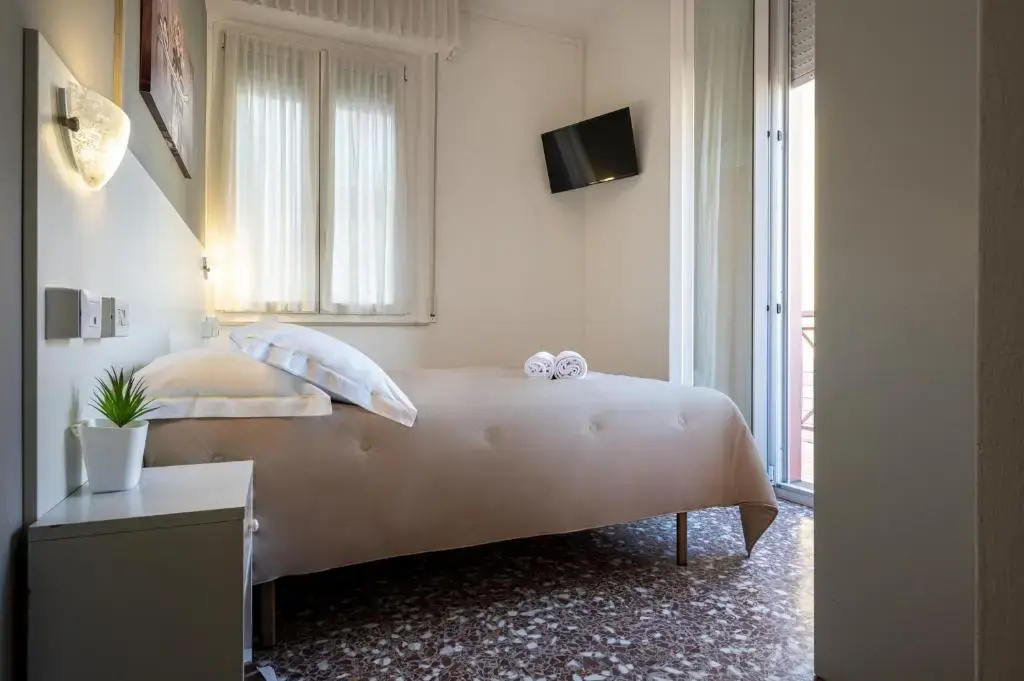 Standard Double room with balcony (full double bed)