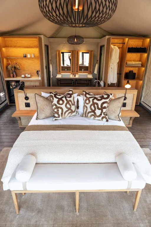 Nzovu Rundu Luxury Camp